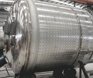 خزانات وأوعية صحية من الفولاذ المقاوم للصدأ